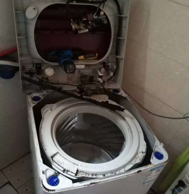 海尔洗衣机直接漏水（海尔洗衣机漏水的原因和简单修理方法）-图2