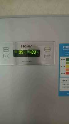 海尔冰箱环境温度指示（海尔冰箱显示的温度是设定温度还是实际温度）-图1
